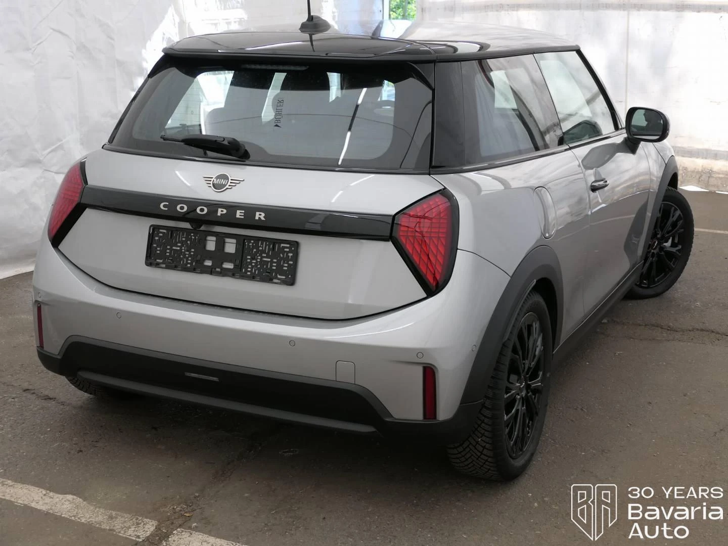 Mini Cooper C 1, 5 Steptronic Favoured Trim, снимка 3 - Автомобили и джипове - 54345289