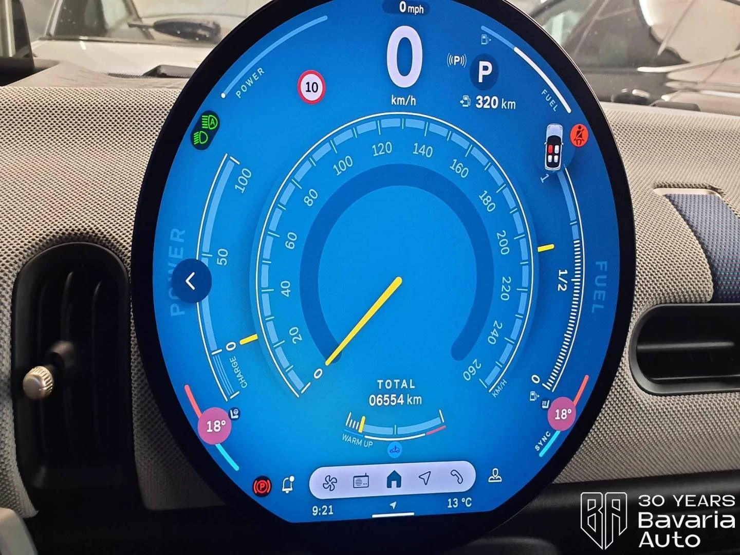 Mini Cooper C 1, 5 Steptronic Favoured Trim, снимка 9 - Автомобили и джипове - 54345289