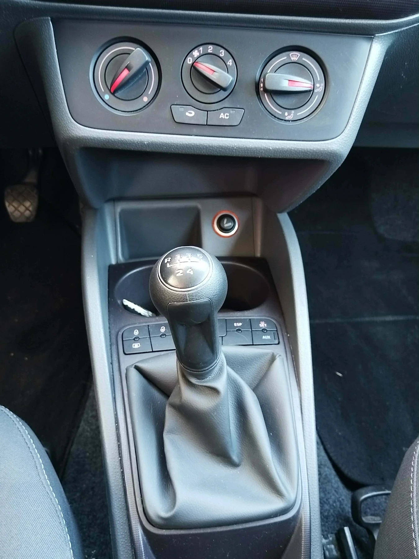 Seat Ibiza, снимка 7 - Автомобили и джипове - 54555313