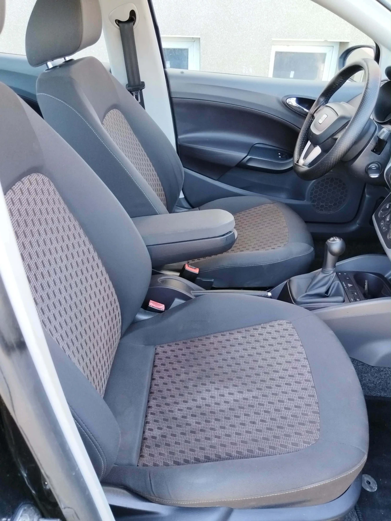 Seat Ibiza, снимка 11 - Автомобили и джипове - 54555313