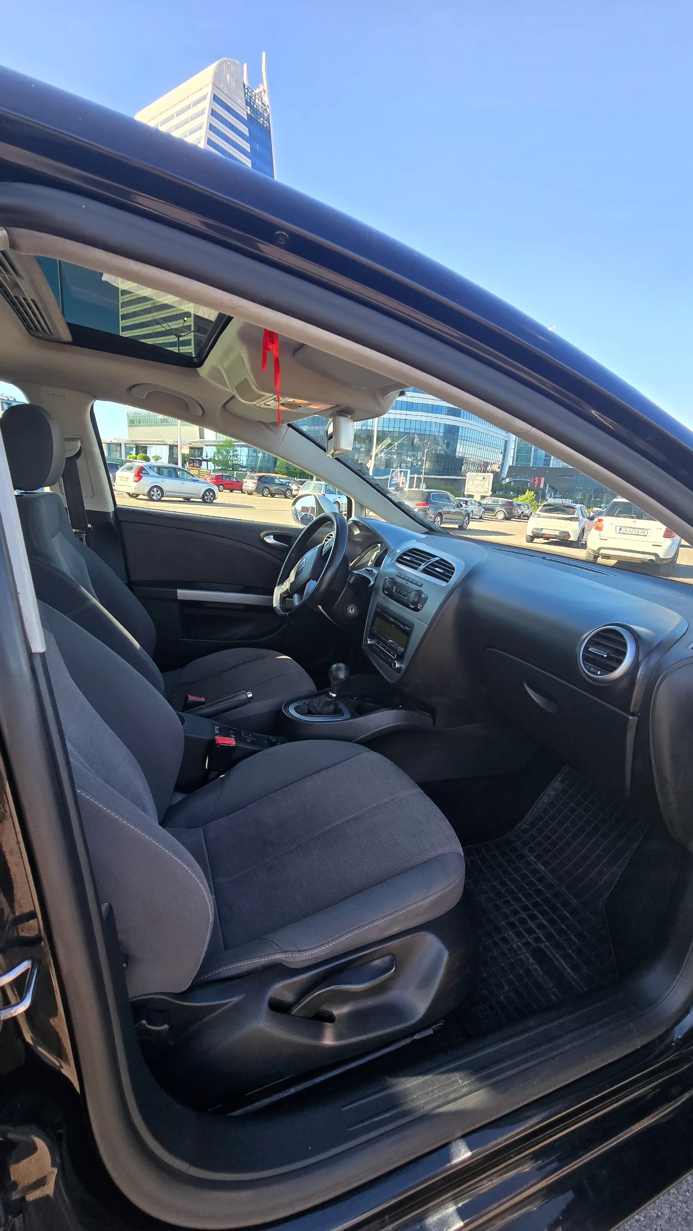 Seat Leon, снимка 14 - Автомобили и джипове - 54600609