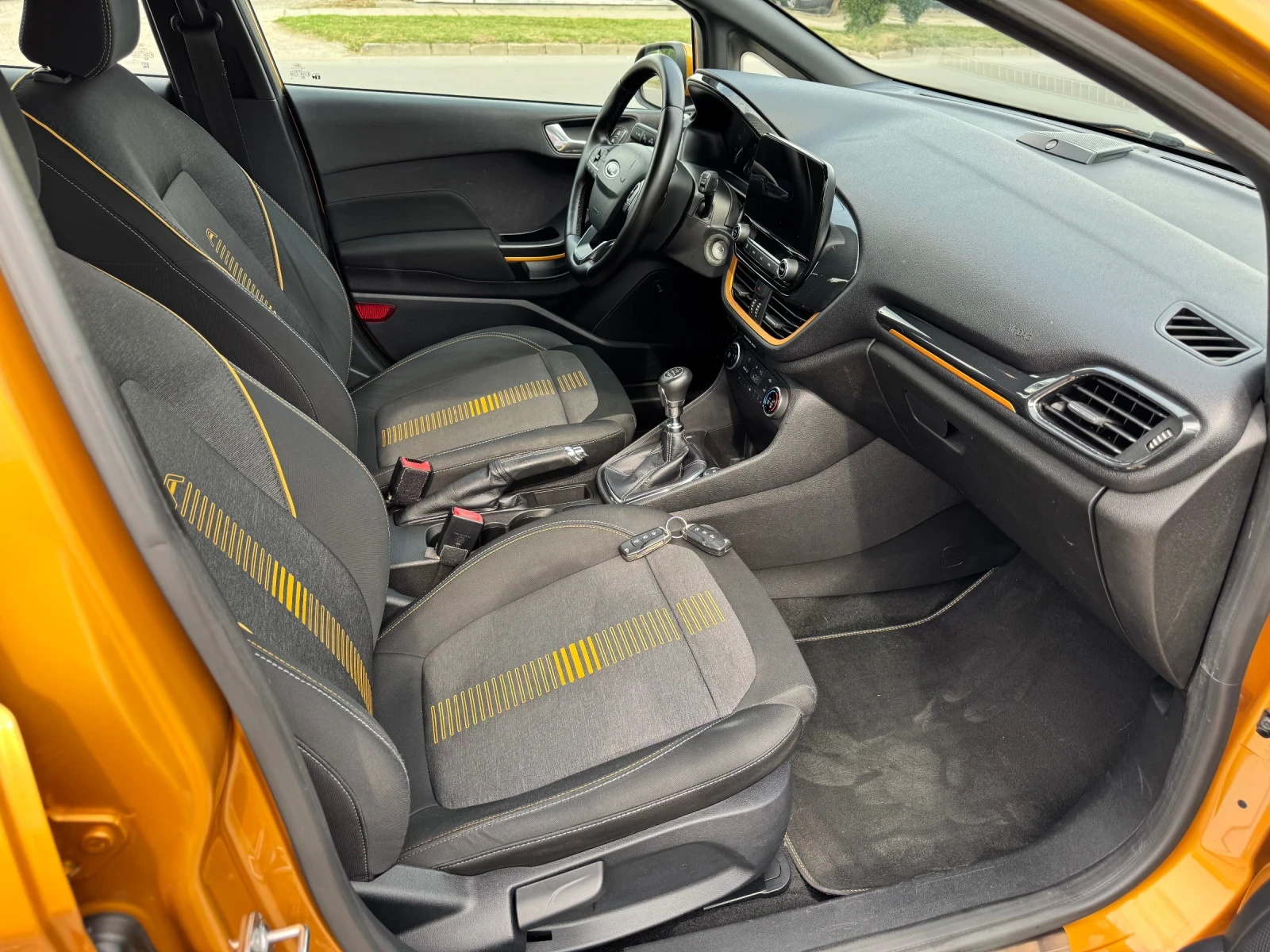 Ford Fiesta 1.0 Turbo Aktiv Top, снимка 8 - Автомобили и джипове - 54855880