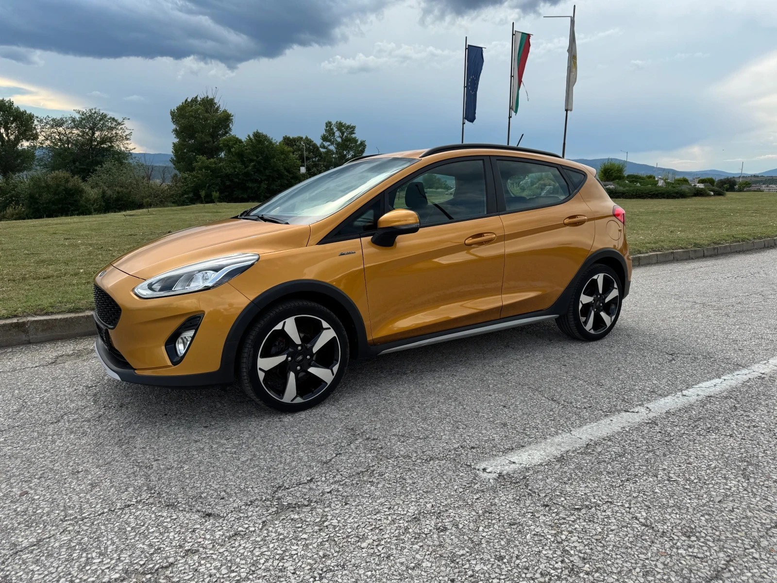 Ford Fiesta 1.0 Turbo Aktiv Top, снимка 2 - Автомобили и джипове - 54855880