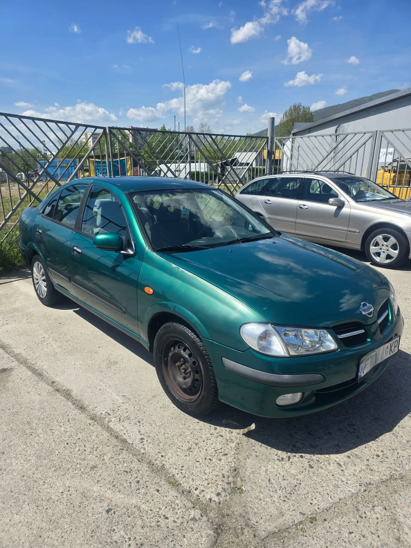 Nissan Almera, снимка 2 - Автомобили и джипове - 55003575
