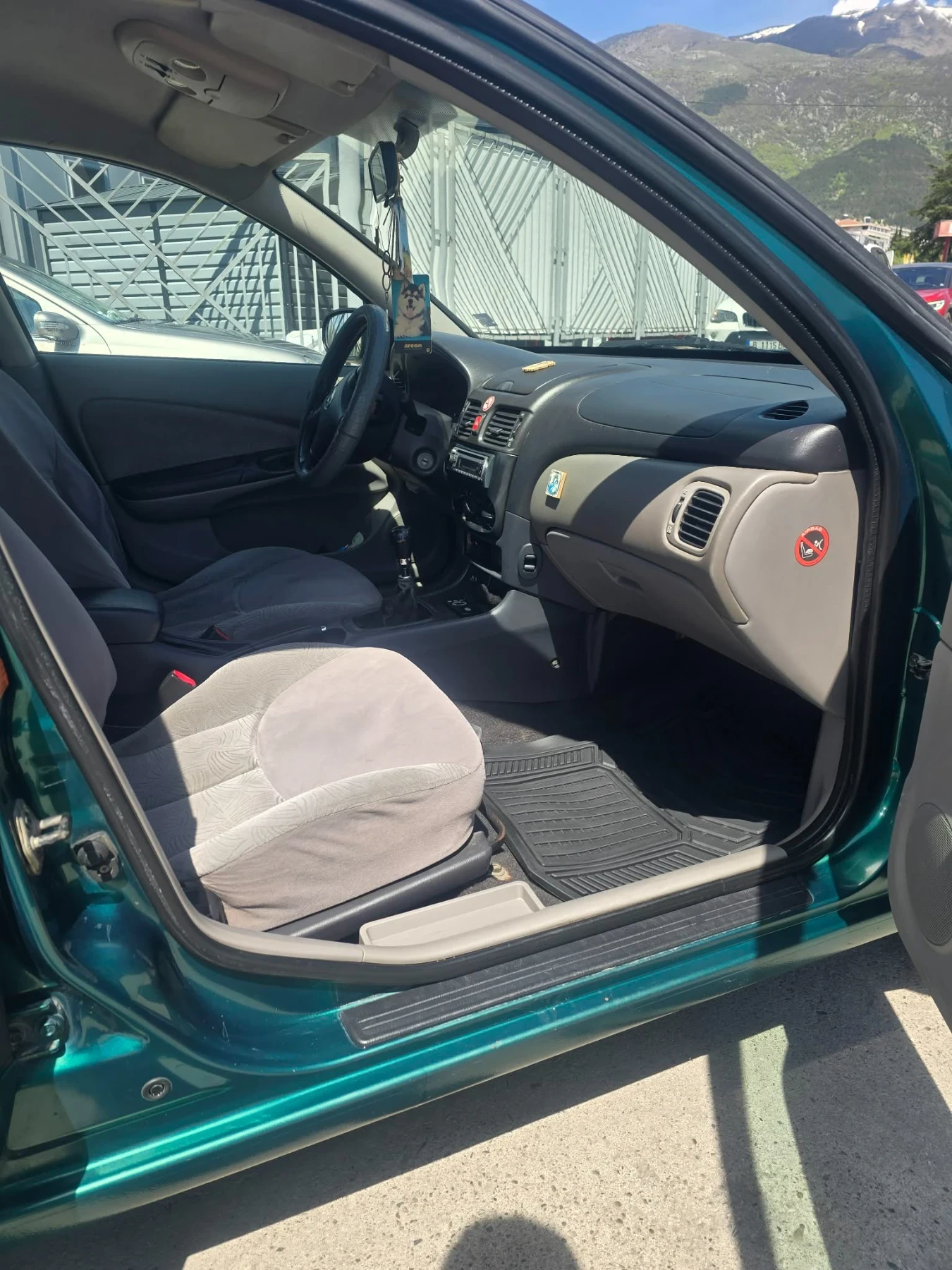 Nissan Almera, снимка 8 - Автомобили и джипове - 55003575