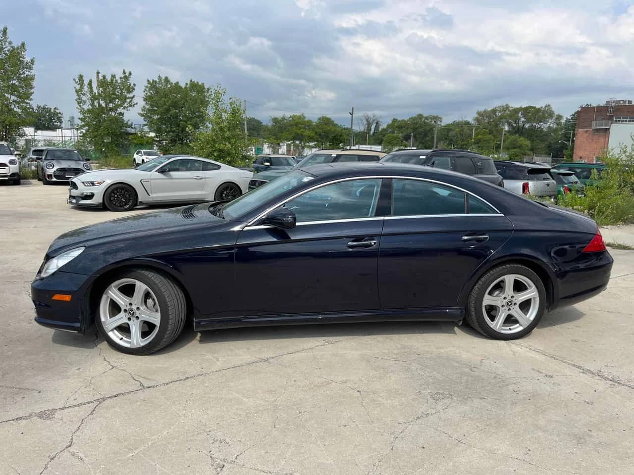 Mercedes-Benz CLS 550 * 5.5L * CARFAX * AMG PACK * ПОДГРЕВ * , снимка 2 - Автомобили и джипове - 55460185