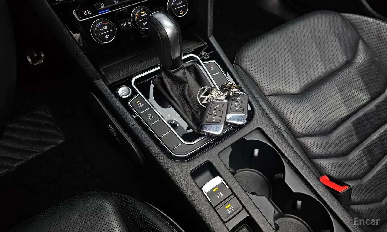 VW Arteon  R LIINE 4Motion / СЕРТИФИКАТ ЗА ОТЛИЧНО КАЧЕСТВО , снимка 9 - Автомобили и джипове - 55924751