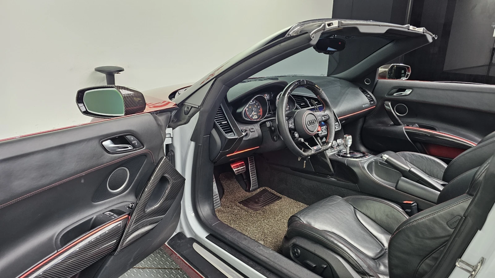 Audi R8 V10* КРАЙНА ЦЕНА, снимка 10 - Автомобили и джипове - 55984086