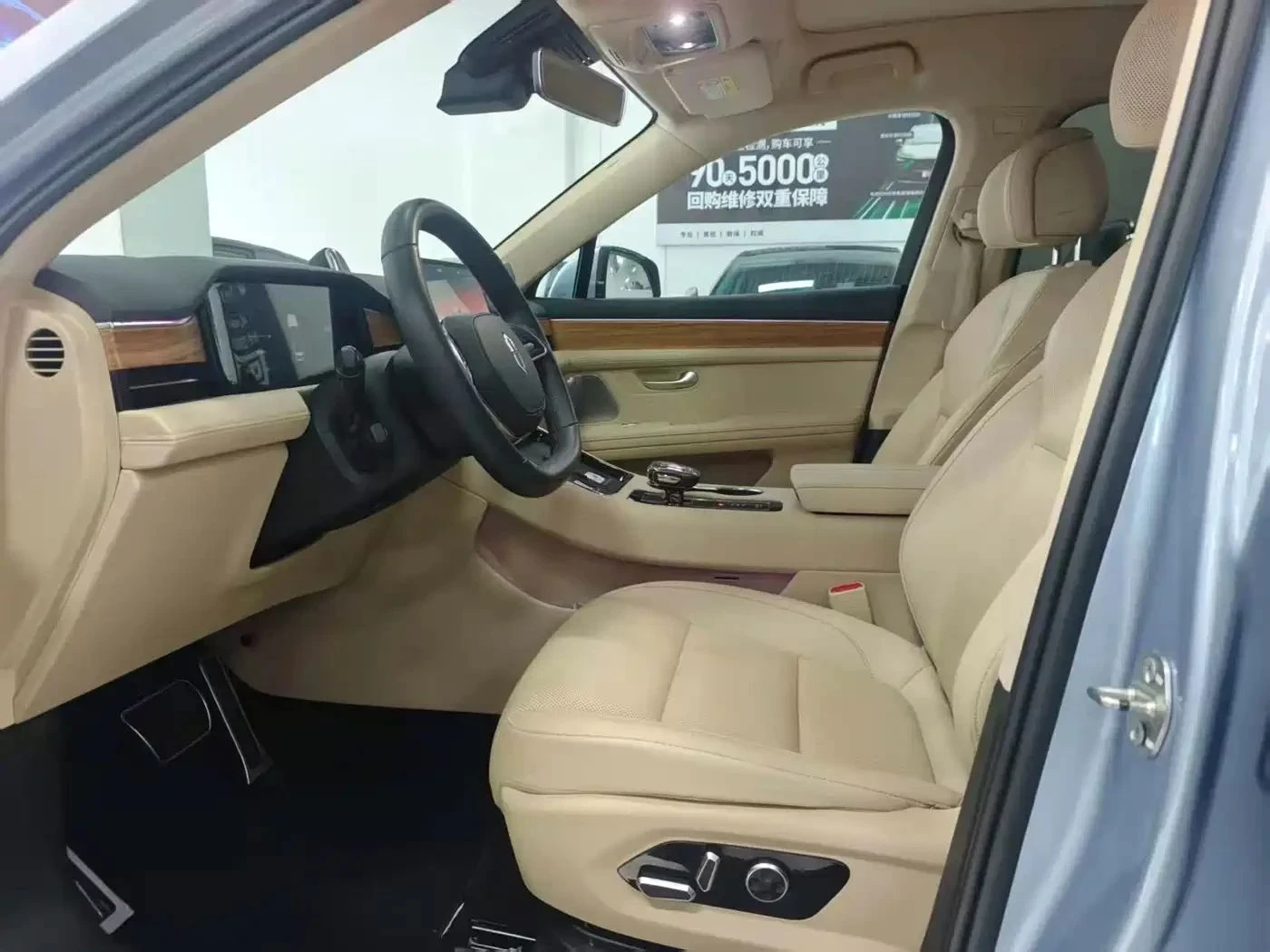 AITO 5, снимка 7 - Автомобили и джипове - 56736715