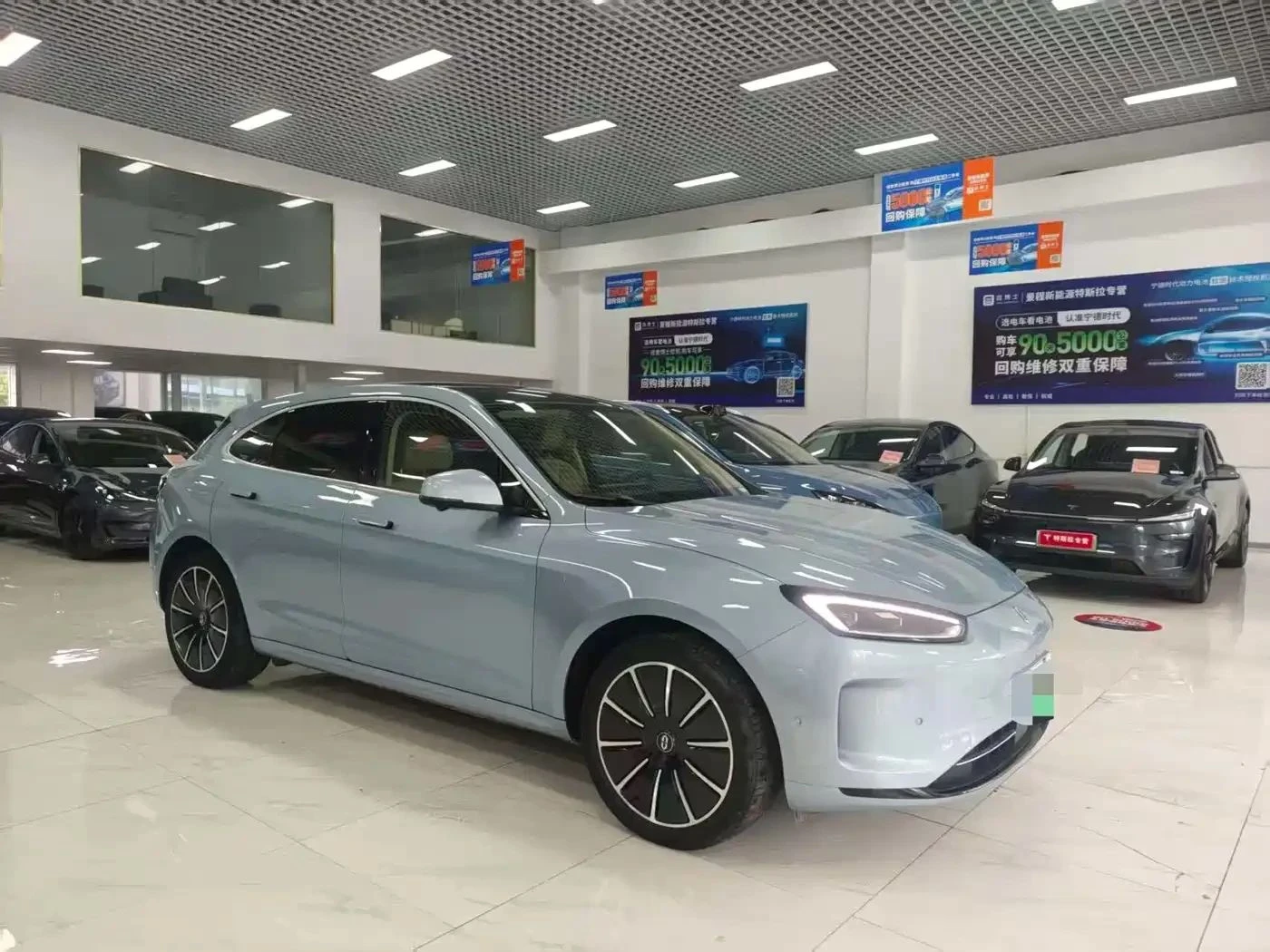 AITO 5, снимка 3 - Автомобили и джипове - 56736715