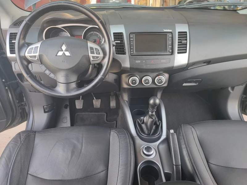 Mitsubishi Outlander 2.2 DID 156K.7местен, снимка 9 - Автомобили и джипове - 48035128