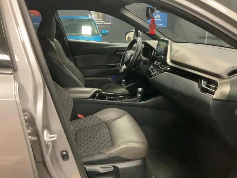 Toyota C-HR 1.8i Hybrid* Lounge* Bi-Tone* JBL* Камера* , снимка 8 - Автомобили и джипове - 52952732