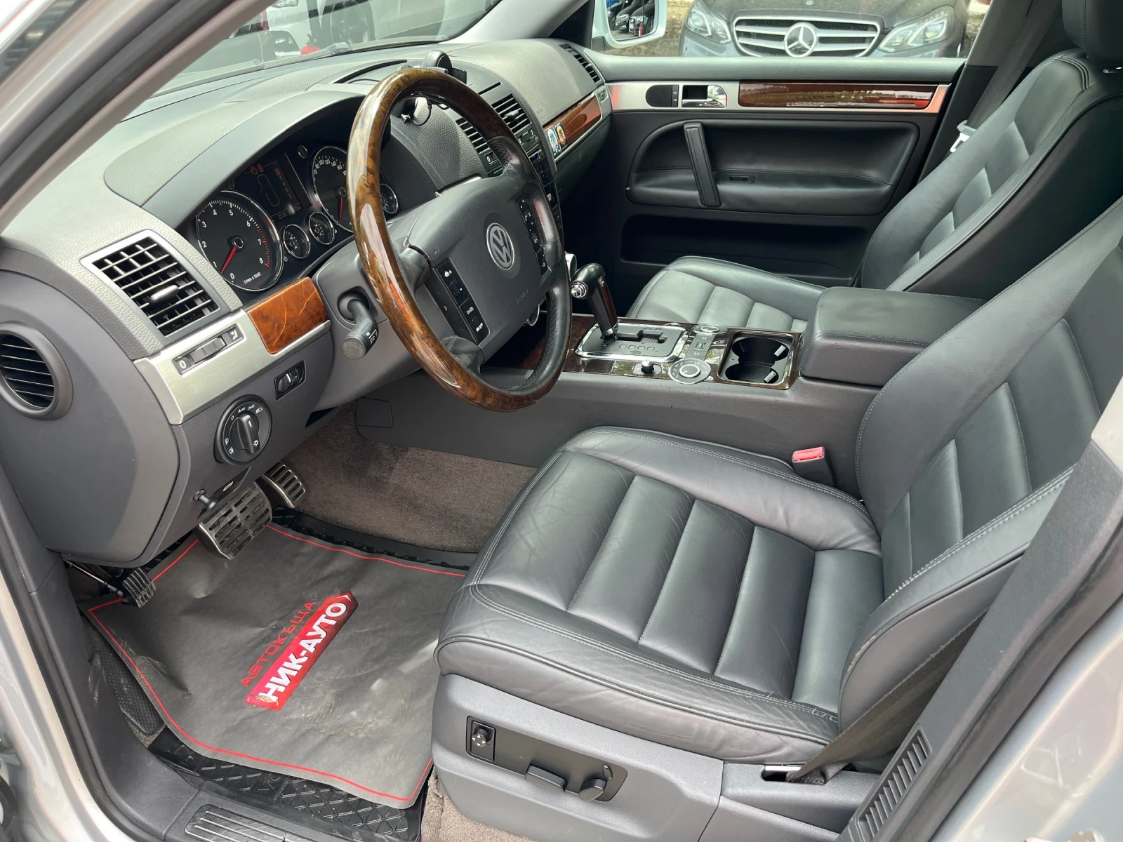 VW Touareg 4.2 V8 4x4 - изображение 10