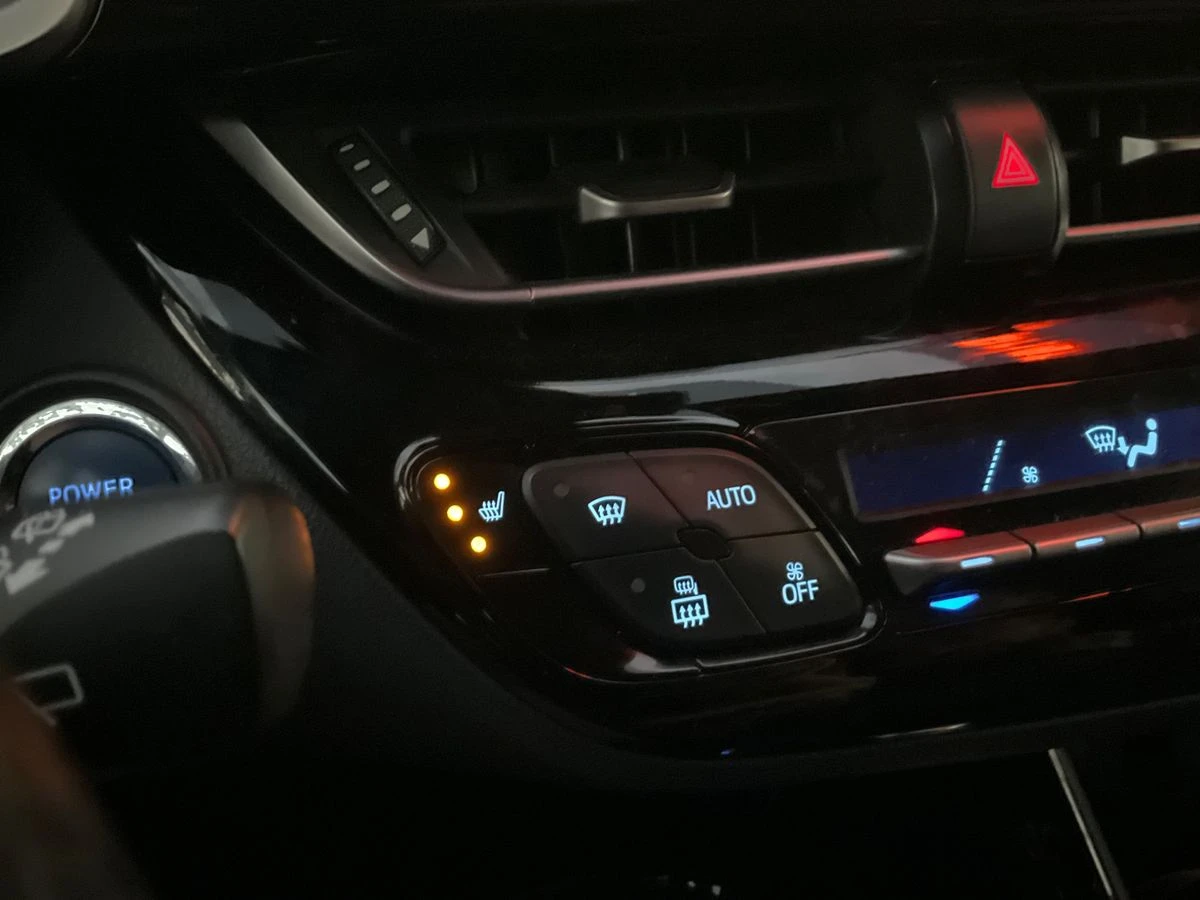 Toyota C-HR 1.8i Hybrid* Lounge* Bi-Tone* JBL* ������*  | Mobile.bg � ����������� 11