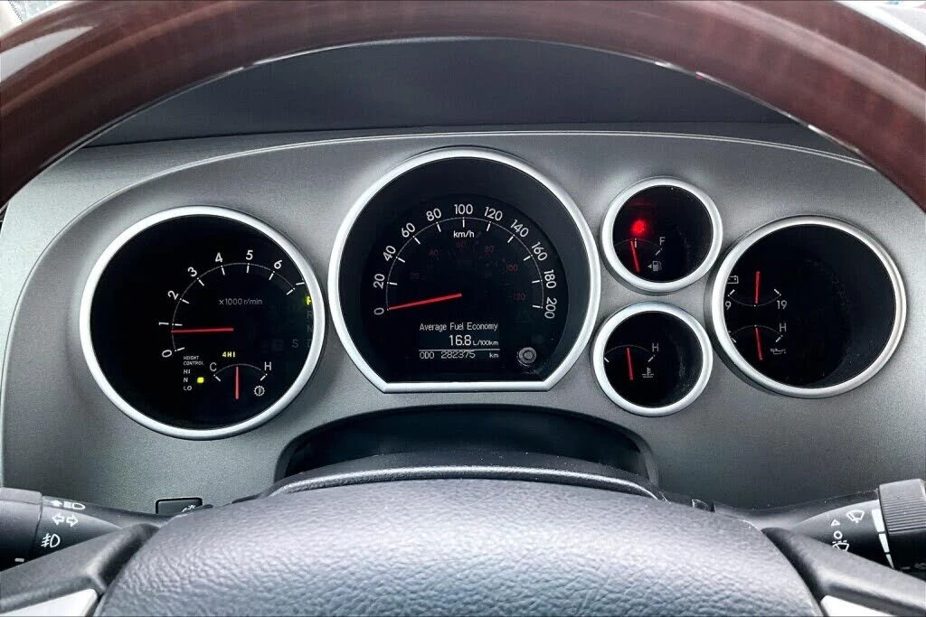 Toyota Sequoia PLATINUM* 5.7* V8* ПОДГРЕВ* КАМЕРА* КЕЙЛЕС, снимка 13 - Автомобили и джипове - 53836667