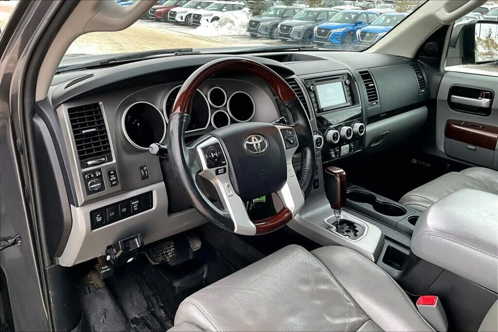 Toyota Sequoia PLATINUM* 5.7* V8* ПОДГРЕВ* КАМЕРА* КЕЙЛЕС, снимка 10 - Автомобили и джипове - 53836667