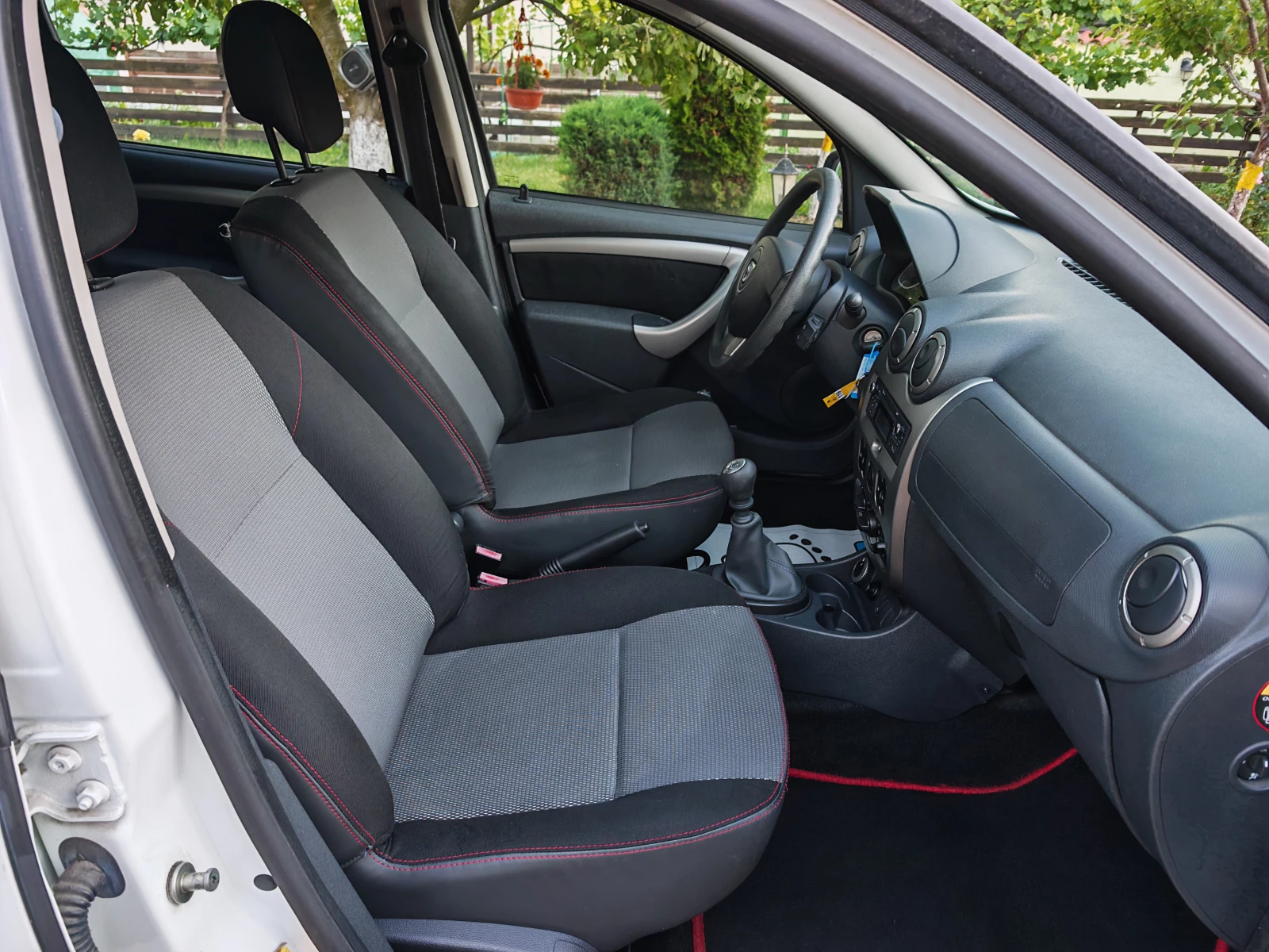 Dacia Duster 1.5DCI-4x4-6 скорости, снимка 9 - Автомобили и джипове - 55061735