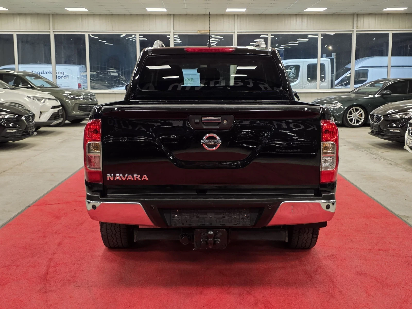 Nissan Navara NP300 | Tekna | 2.3dCi 190hp | Automatic , снимка 5 - Автомобили и джипове - 55068915