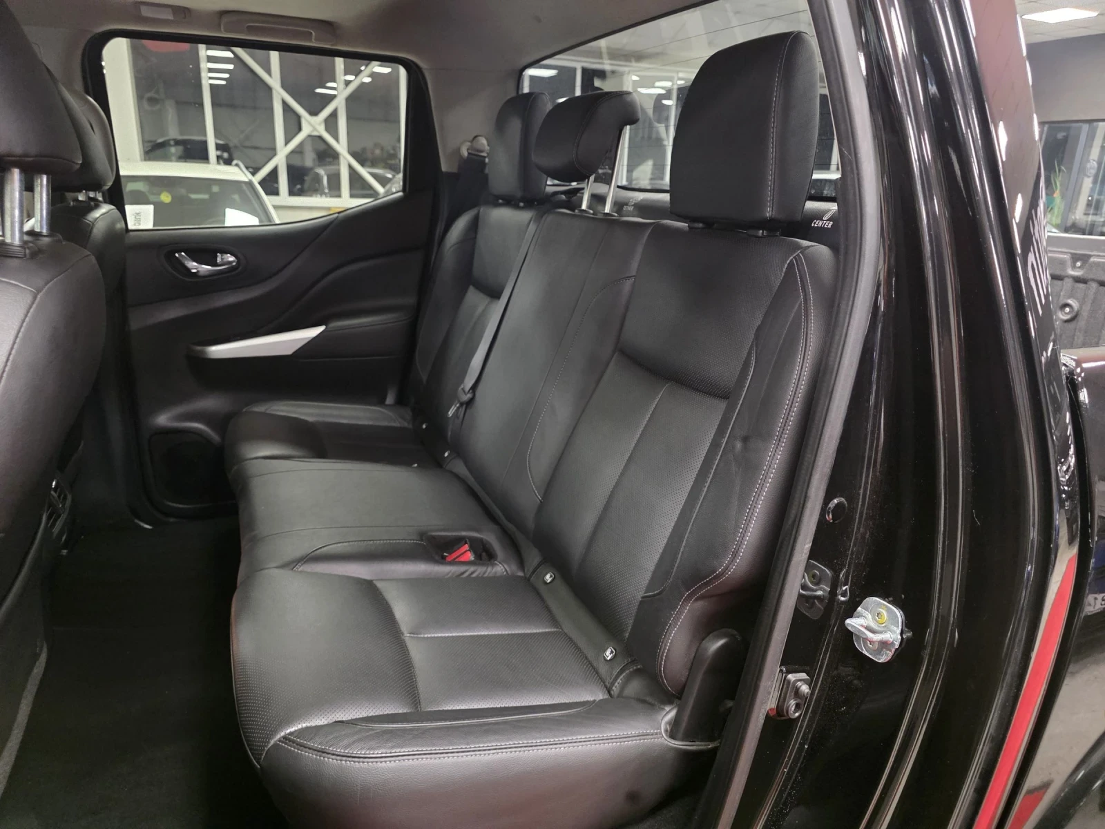 Nissan Navara NP300 | Tekna | 2.3dCi 190hp | Automatic , снимка 12 - Автомобили и джипове - 55068915