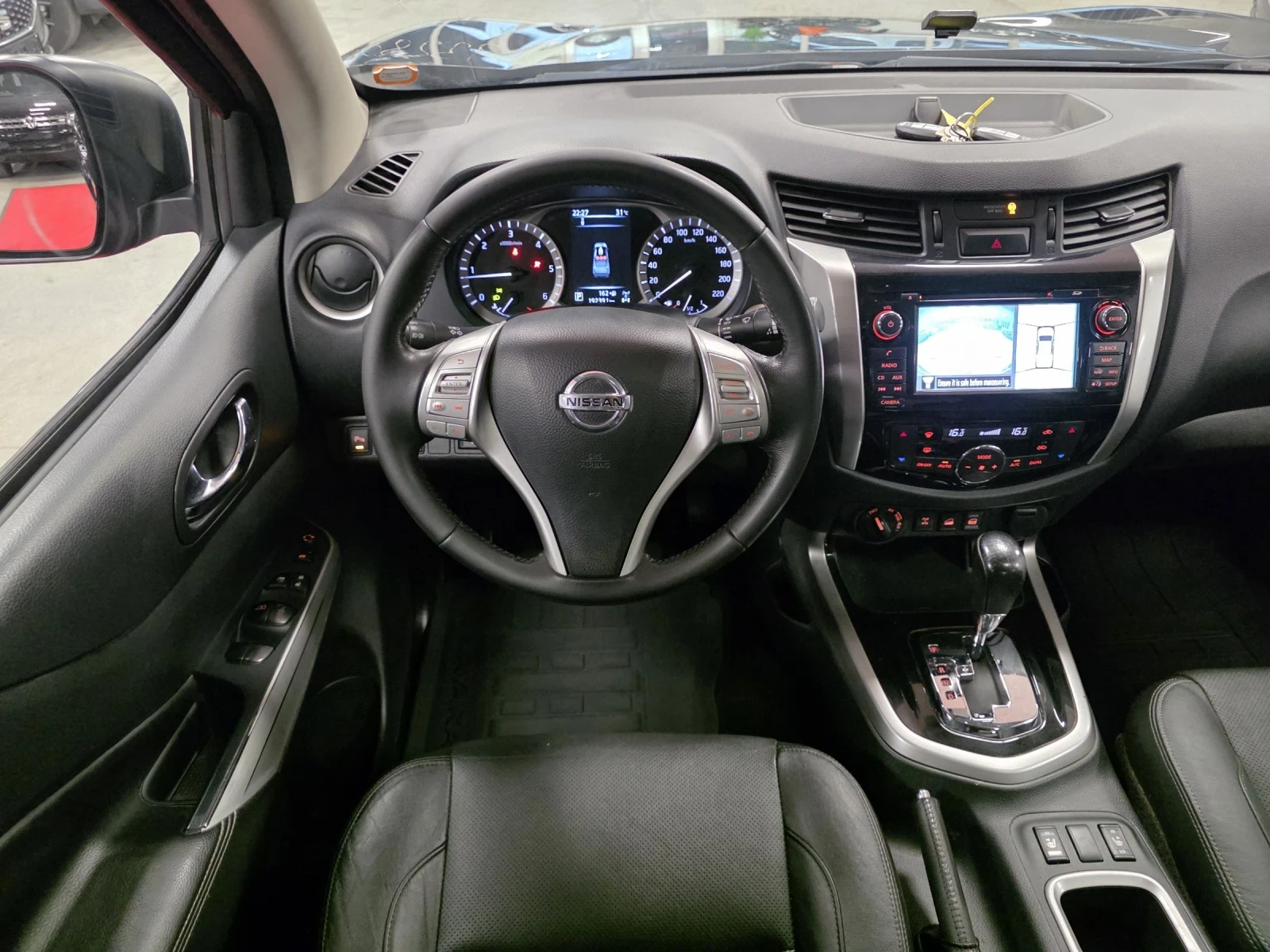 Nissan Navara NP300 | Tekna | 2.3dCi 190hp | Automatic , снимка 7 - Автомобили и джипове - 55068915