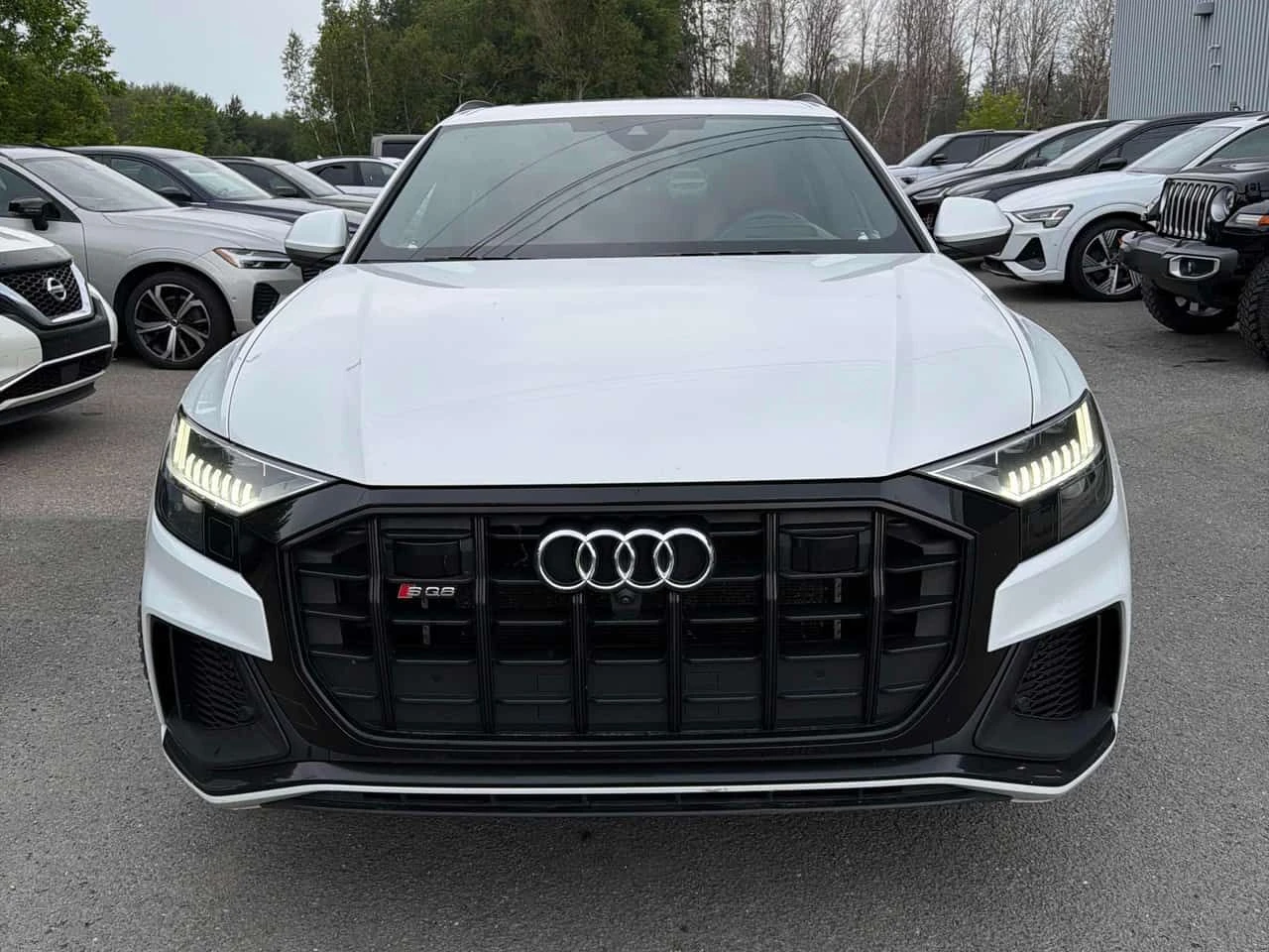 Audi SQ8 4.0 TFSI quattro/ОБДУХВАНЕ/ПАНОРАМА/ДИСТРОНИК/360, снимка 2 - Автомобили и джипове - 55270490