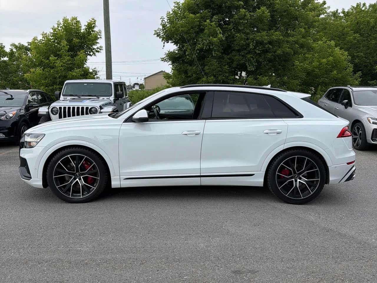 Audi SQ8 4.0 TFSI quattro/ОБДУХВАНЕ/ПАНОРАМА/ДИСТРОНИК/360, снимка 3 - Автомобили и джипове - 55270490