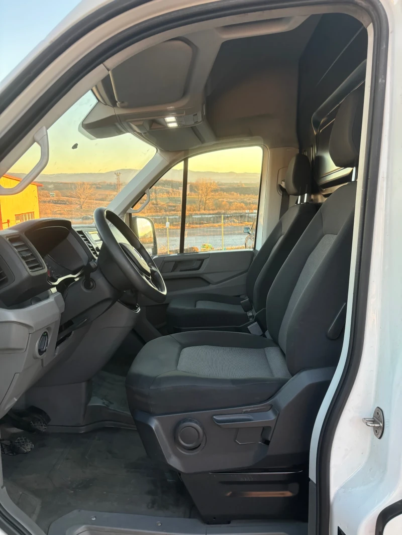 VW Crafter, снимка 11 - Бусове и автобуси - 48240559