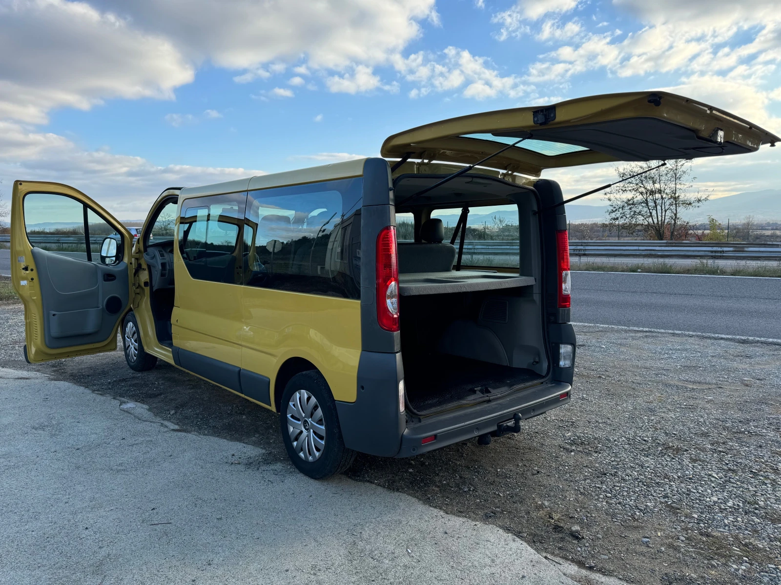 Renault Trafic 2.0DCI Дълга База 8+ 1 - изображение 7