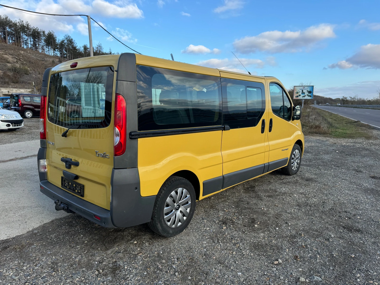 Renault Trafic 2.0DCI Дълга База 8+ 1 - изображение 3