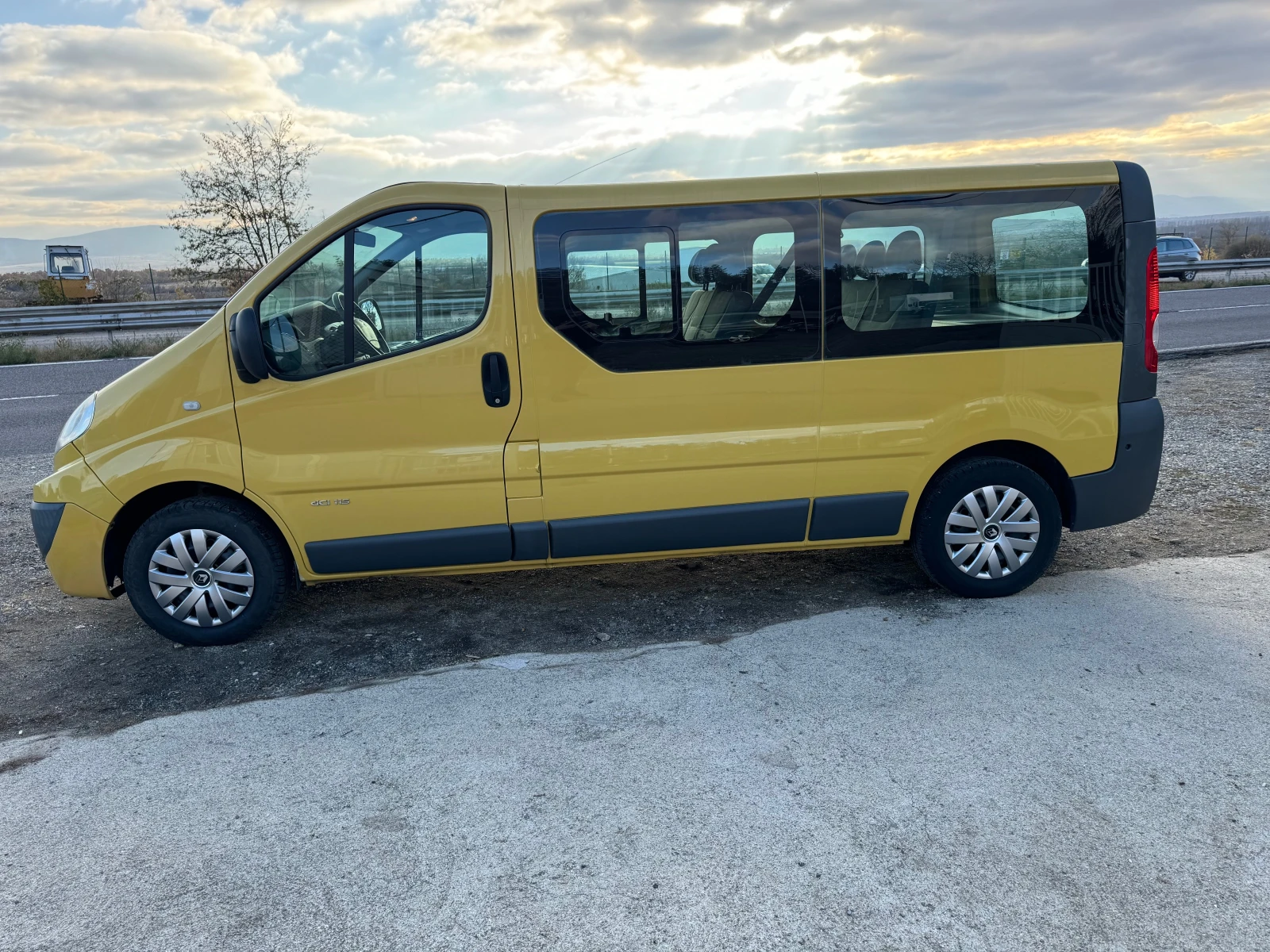 Renault Trafic 2.0DCI Дълга База 8+ 1 - изображение 9