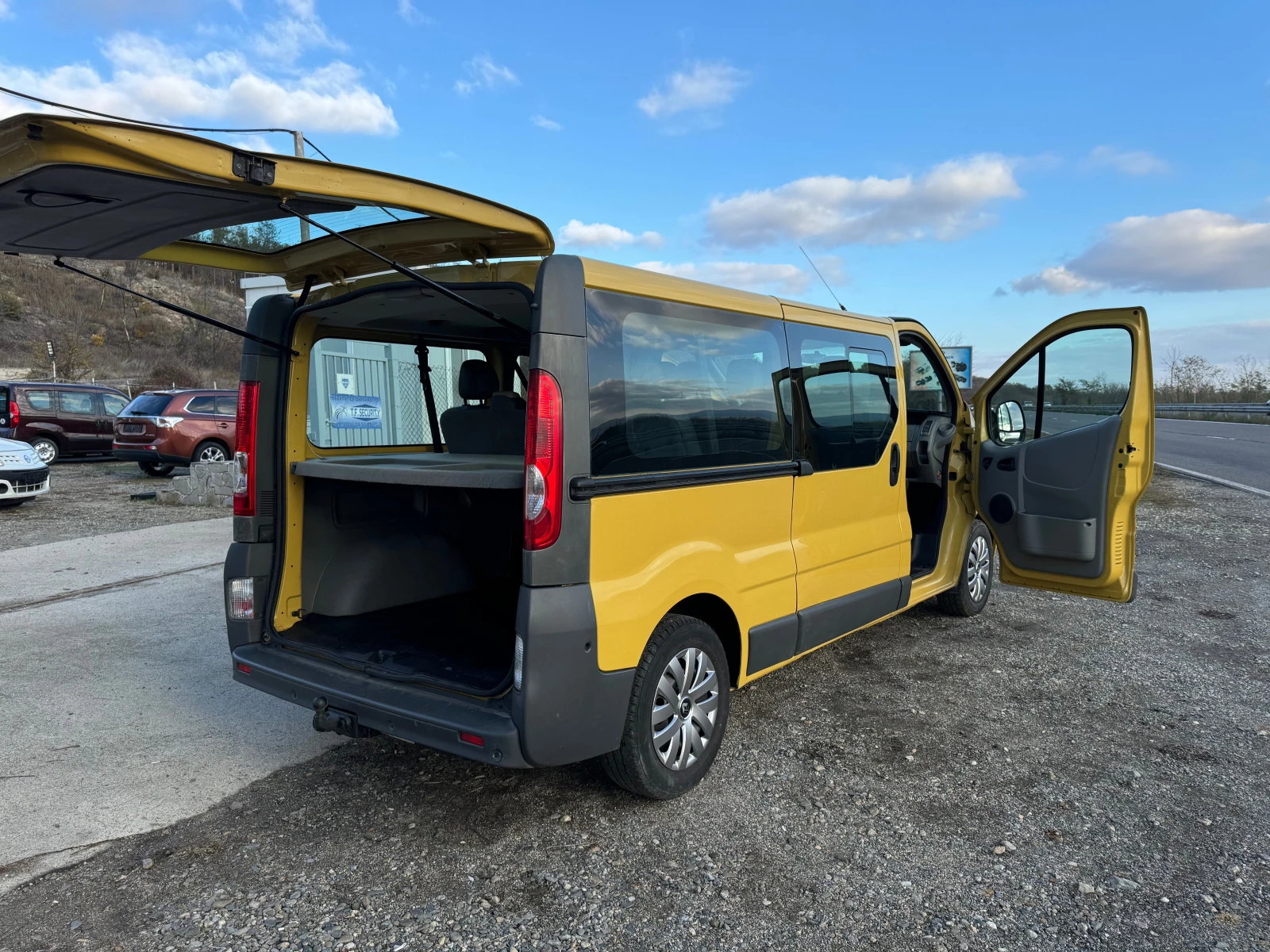 Renault Trafic 2.0DCI Дълга База 8+ 1 - изображение 4