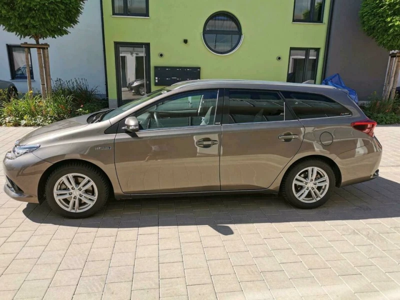 Toyota Auris 1.8 Sport, снимка 2 - Автомобили и джипове - 47721649