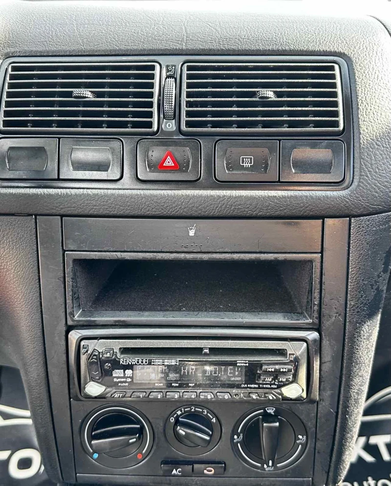 VW Golf 1.6i 101HP BiFUEL, снимка 11 - Автомобили и джипове - 50531026