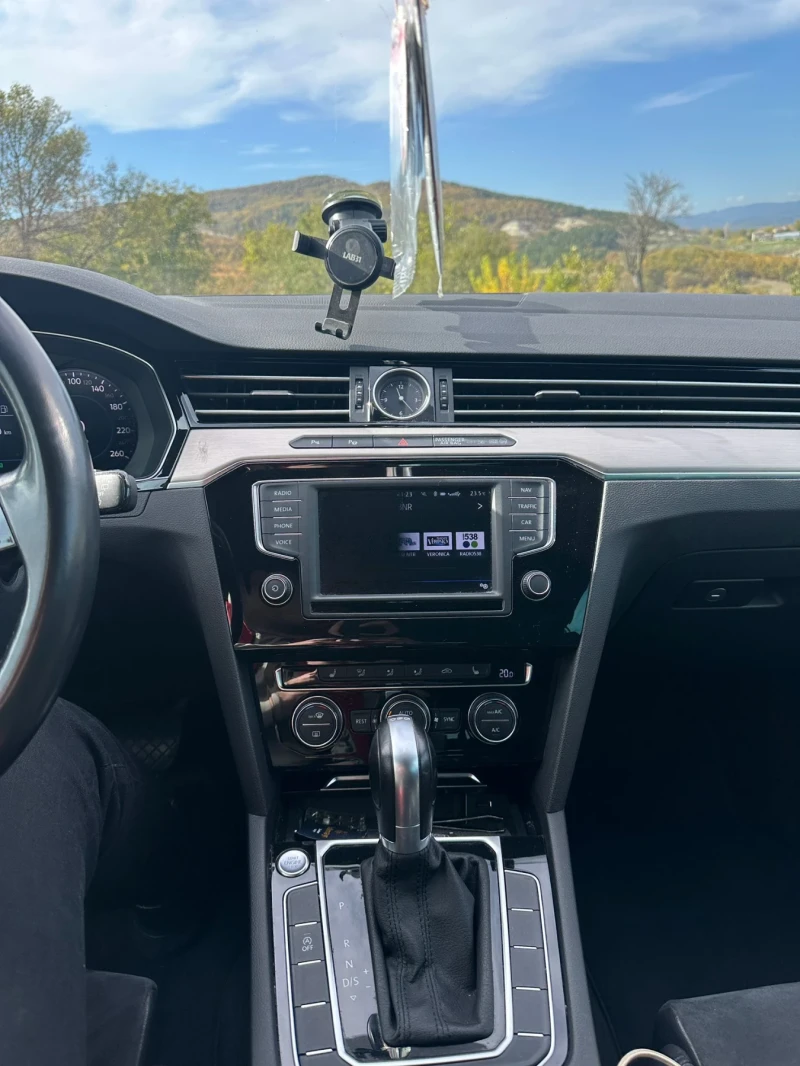 VW Passat, снимка 16 - Автомобили и джипове - 52542475