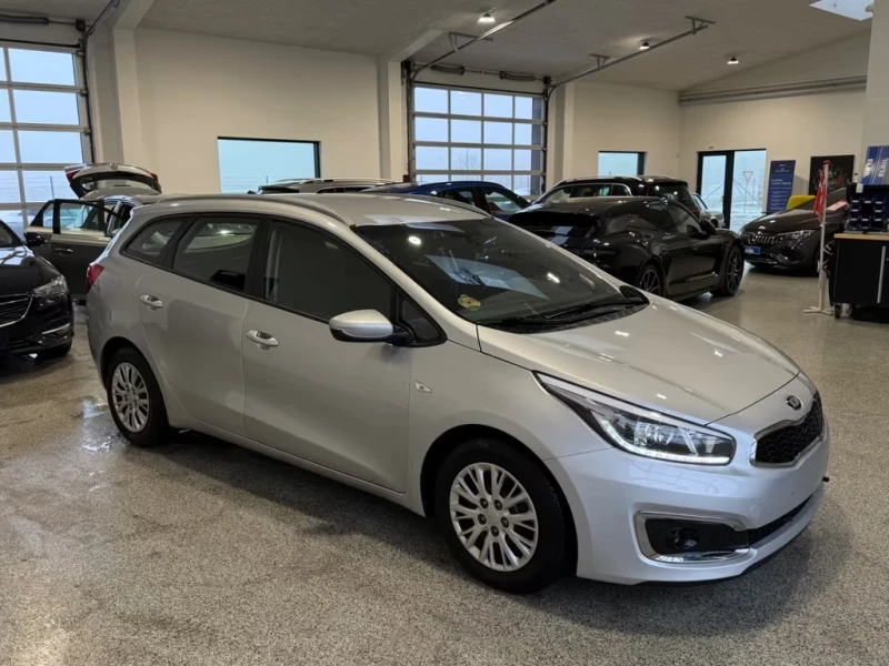 Kia Ceed 1.6 CRDi 136ps Edition 7 Euro6, снимка 3 - Автомобили и джипове - 53092337