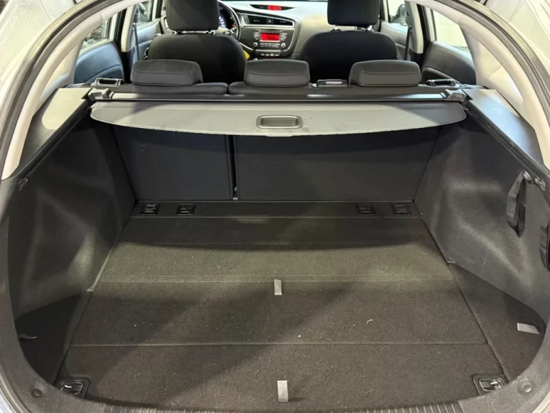 Kia Ceed 1.6 CRDi 136ps Edition 7 Euro6, снимка 15 - Автомобили и джипове - 53092337