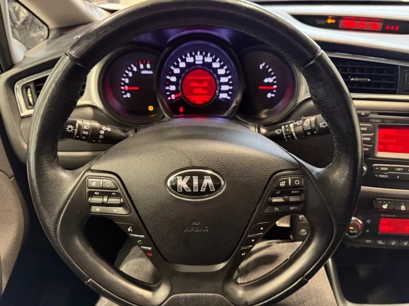 Kia Ceed 1.6 CRDi 136ps Edition 7 Euro6, снимка 16 - Автомобили и джипове - 53092337