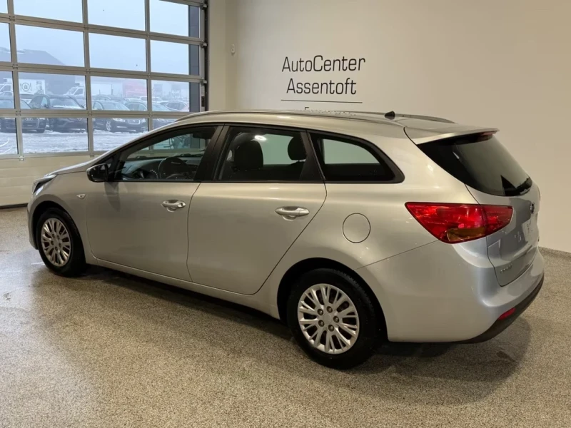 Kia Ceed 1.6 CRDi 136ps Edition 7 Euro6, снимка 5 - Автомобили и джипове - 53092337