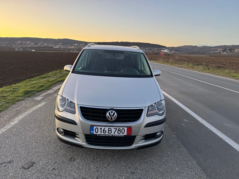 VW Touran Cross 1.9 7местен, снимка 2 - Автомобили и джипове - 53330228
