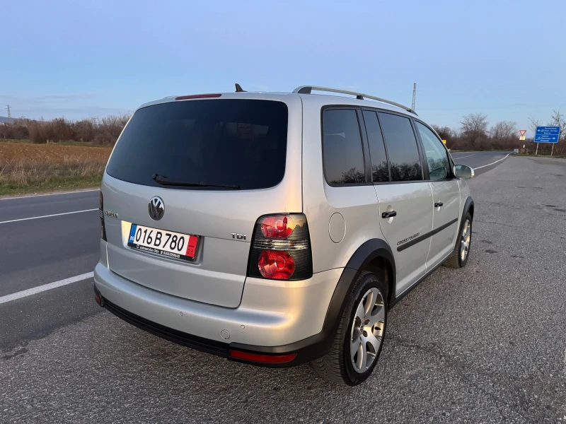 VW Touran Cross 1.9 7местен, снимка 7 - Автомобили и джипове - 53330228