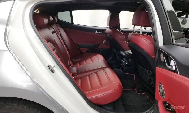 Kia Stinger, снимка 12 - Автомобили и джипове - 53479286