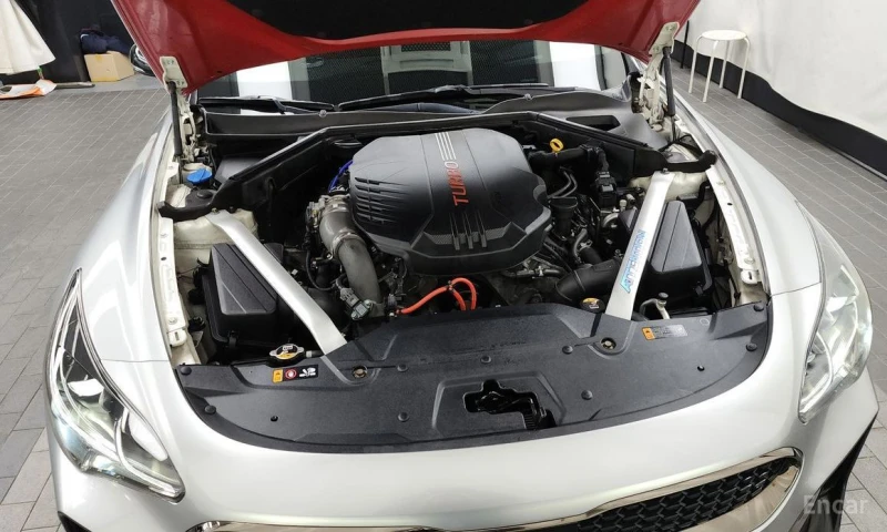 Kia Stinger, снимка 6 - Автомобили и джипове - 53479286