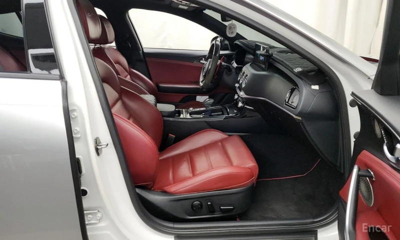 Kia Stinger, снимка 11 - Автомобили и джипове - 53479286