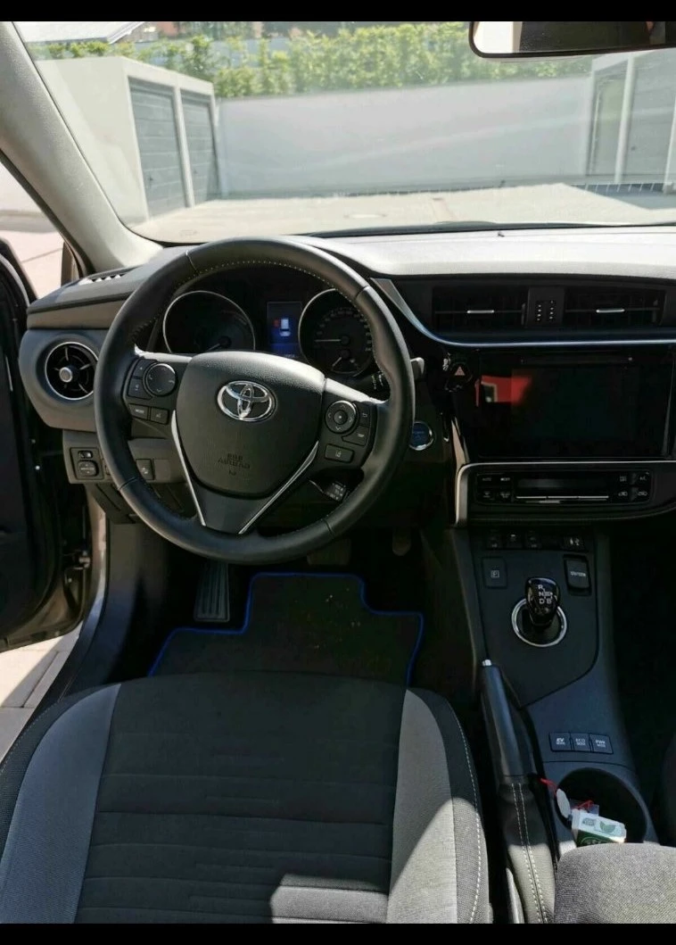 Toyota Auris 1.8 Sport, снимка 6 - Автомобили и джипове - 47721649