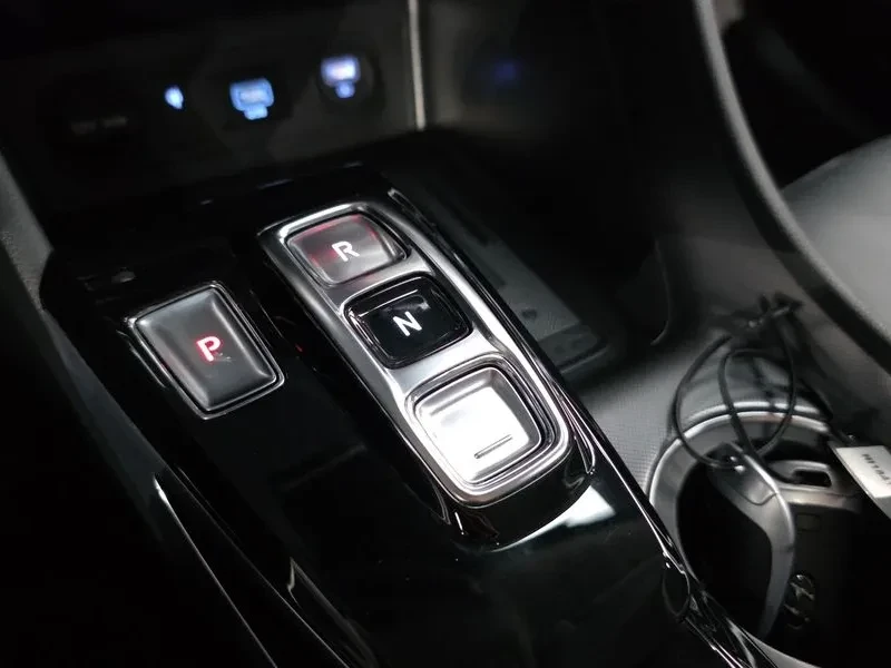 Hyundai Sonata 2.0 Premium, снимка 9 - Автомобили и джипове - 55896196