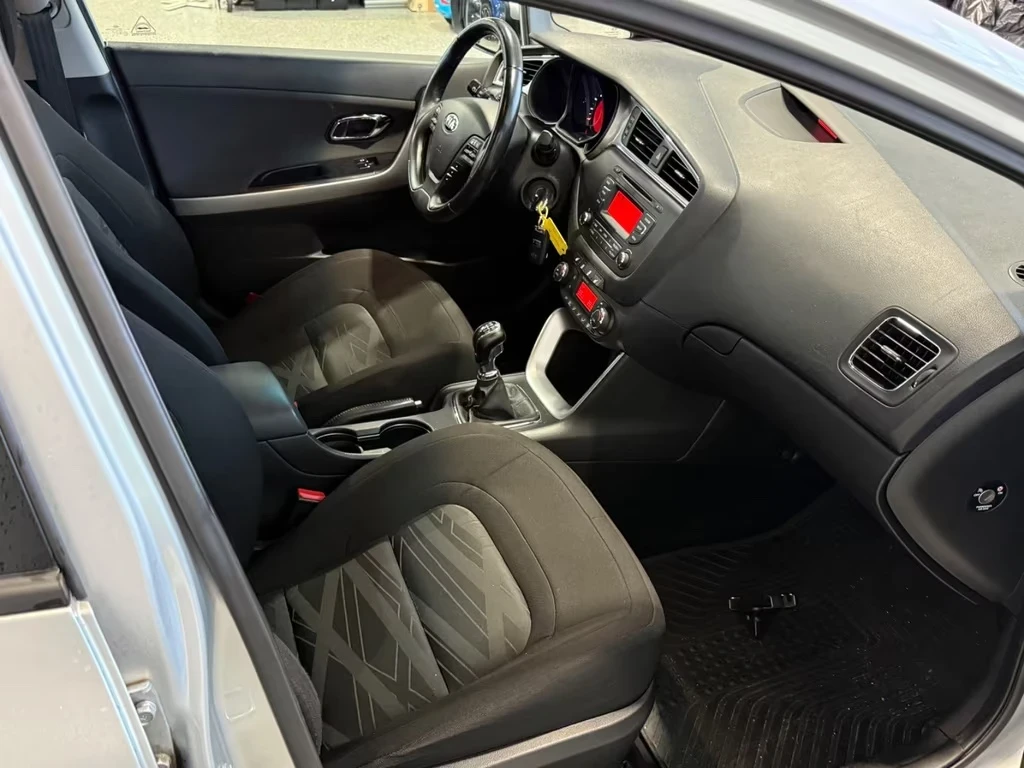 Kia Ceed 1.6 CRDi 136ps Edition 7 Euro6 - изображение 8