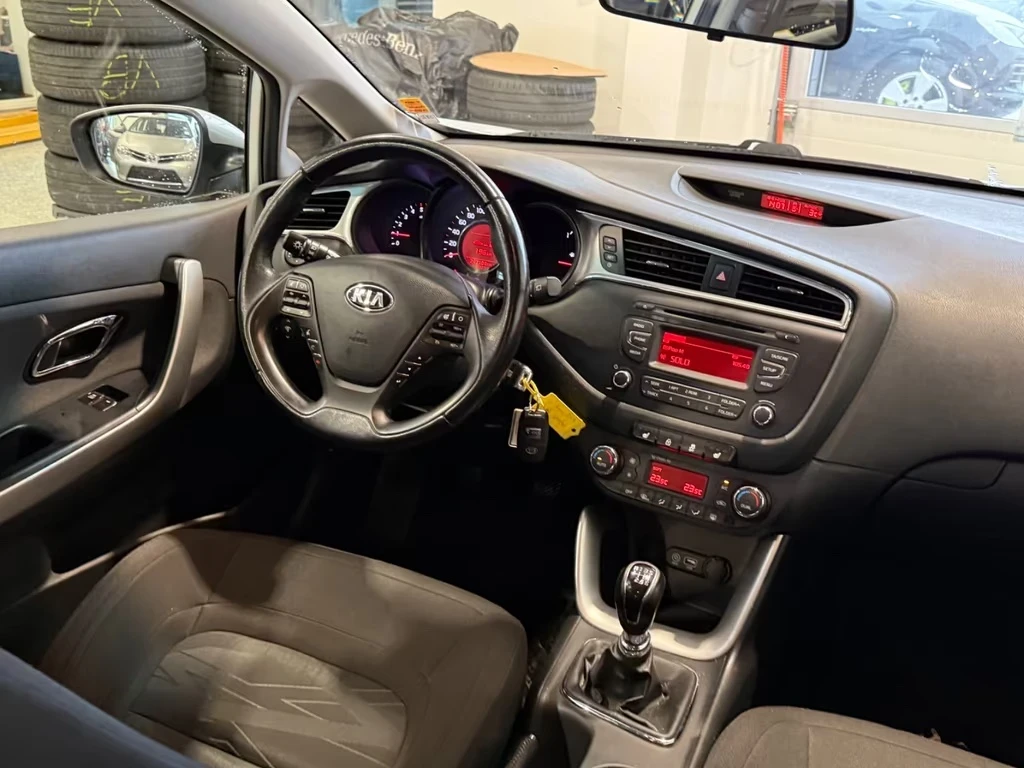 Kia Ceed 1.6 CRDi 136ps Edition 7 Euro6 - изображение 7
