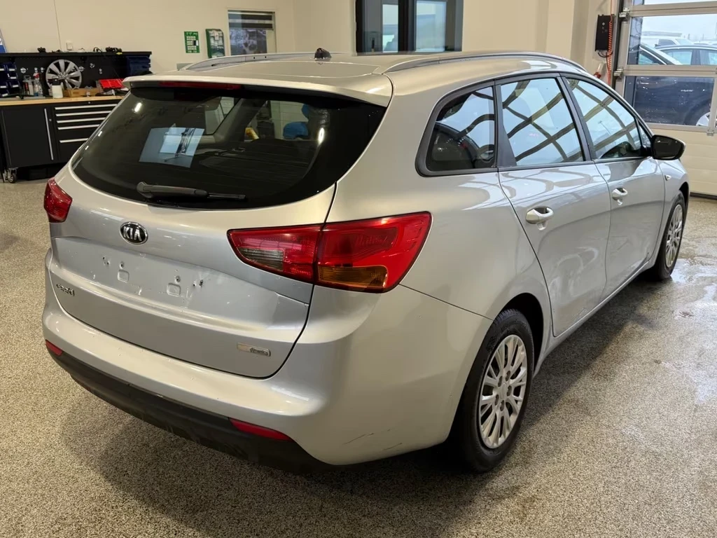 Kia Ceed 1.6 CRDi 136ps Edition 7 Euro6 - изображение 6