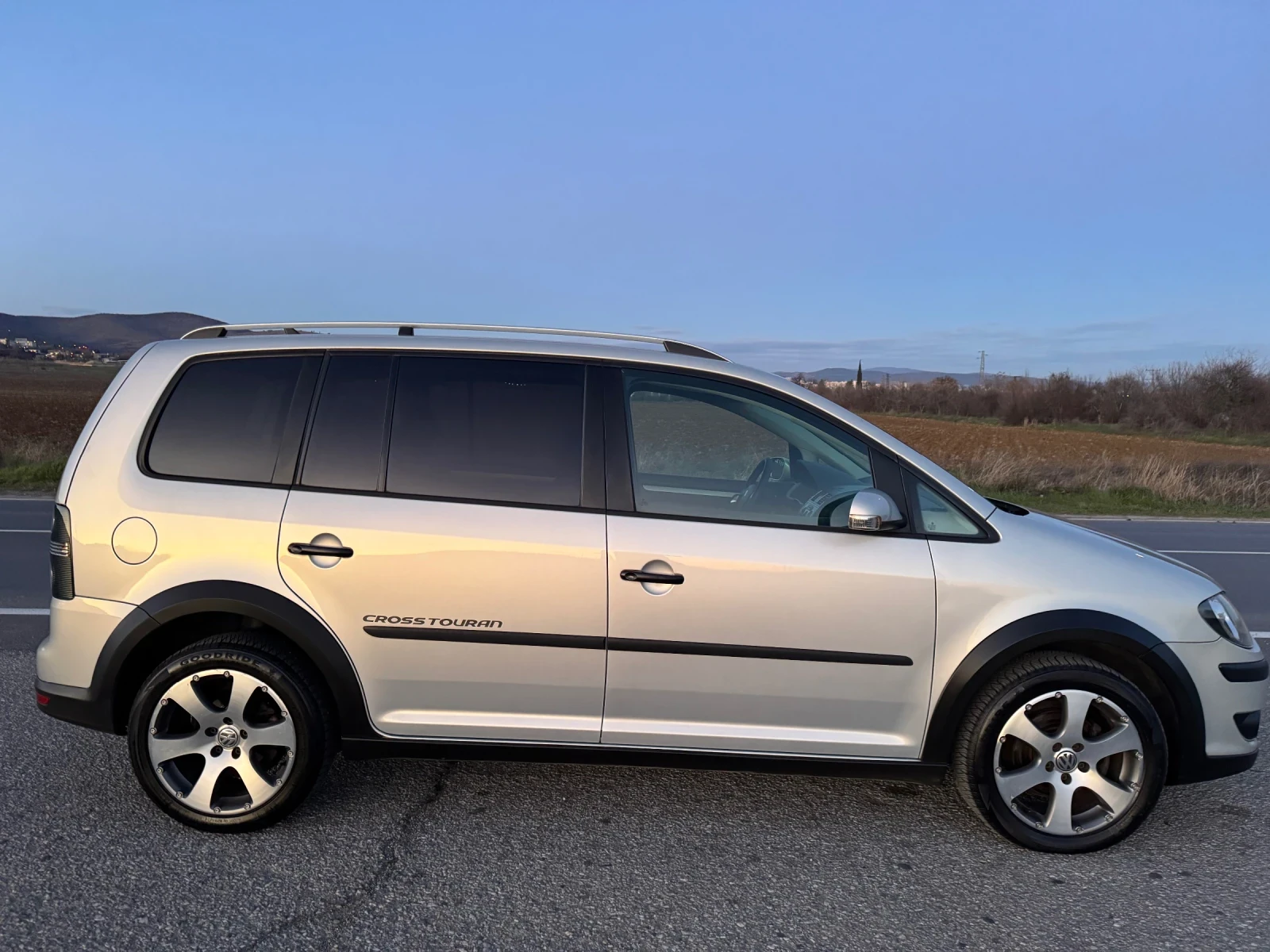 VW Touran Cross 1.9 7местен - изображение 8