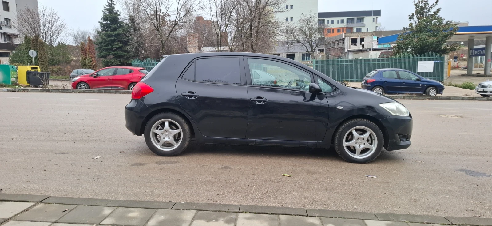 Toyota Auris 1.6vvt-i+ ГАЗ - изображение 2